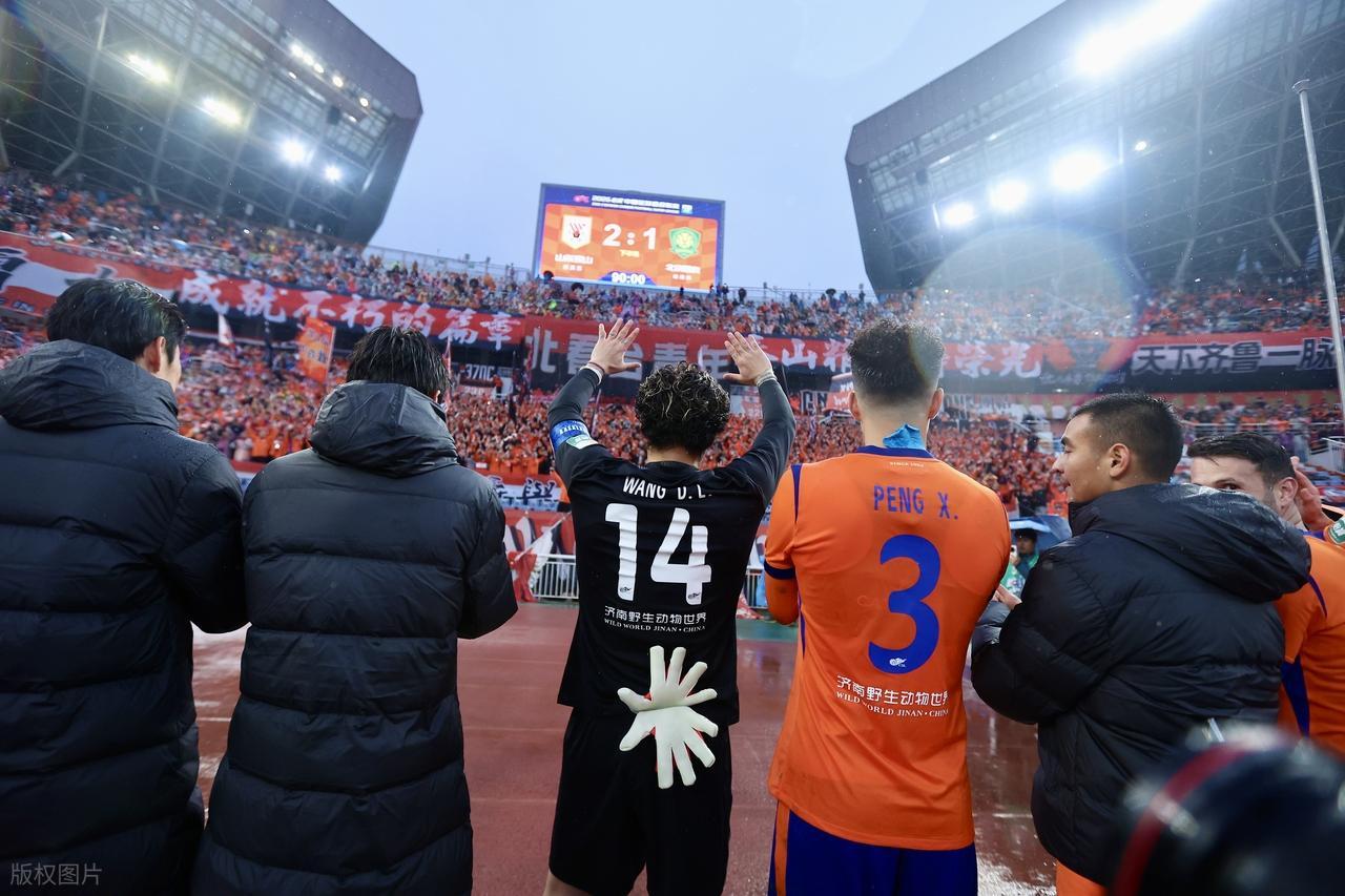 华体会体育在线-放下恩怨，死磕高原！泰山别被无关人内耗，下一场才是真硬仗！